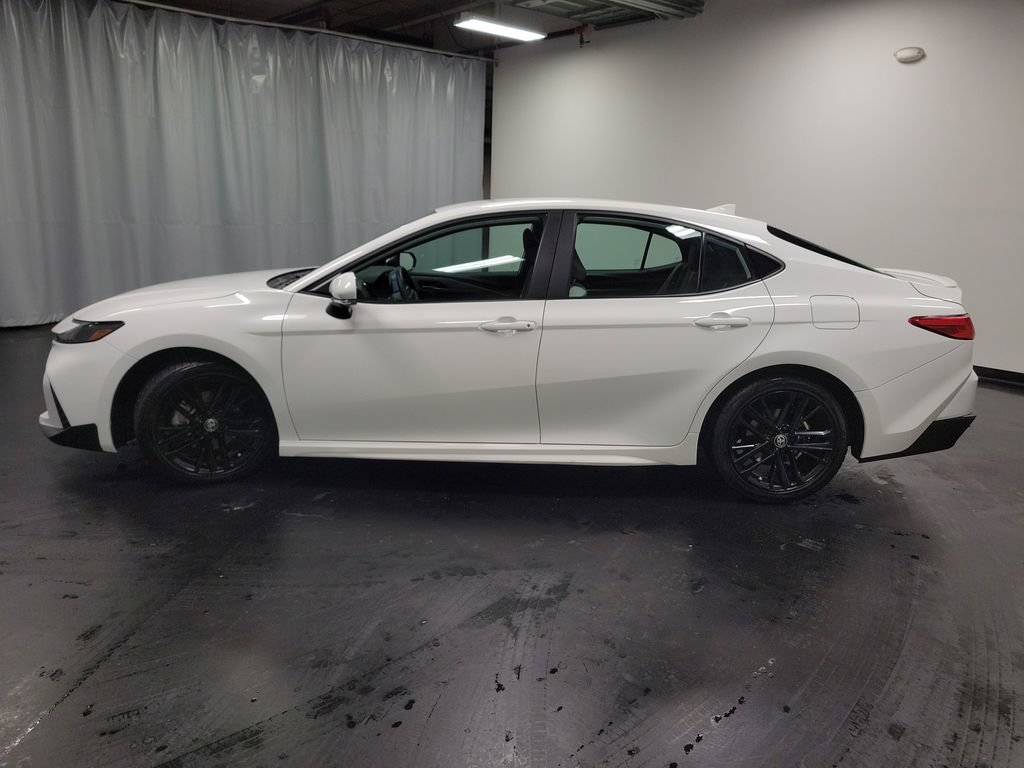Used 2025 Toyota Camry SE w/ Convenience Package FWD image 5