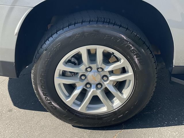Used 2024 Chevrolet Suburban LT RWD image 38