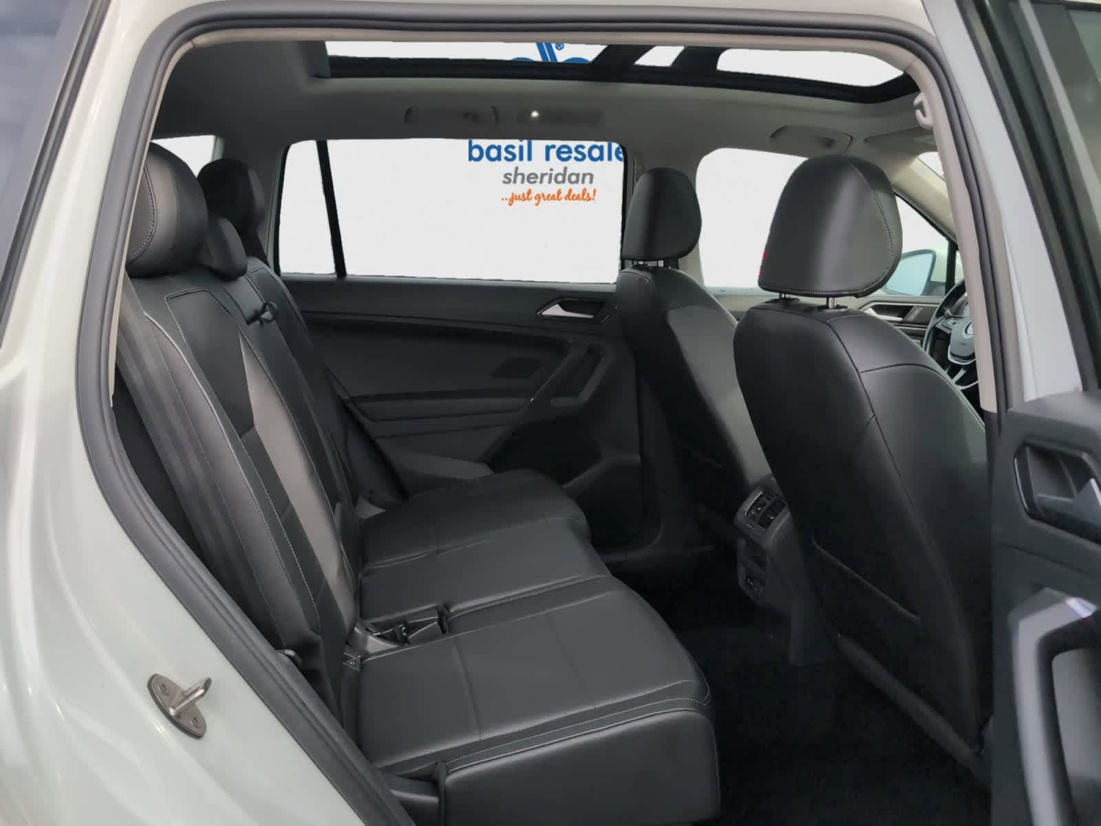 Used 2018 Volkswagen Tiguan SE AWD/4WD image 26