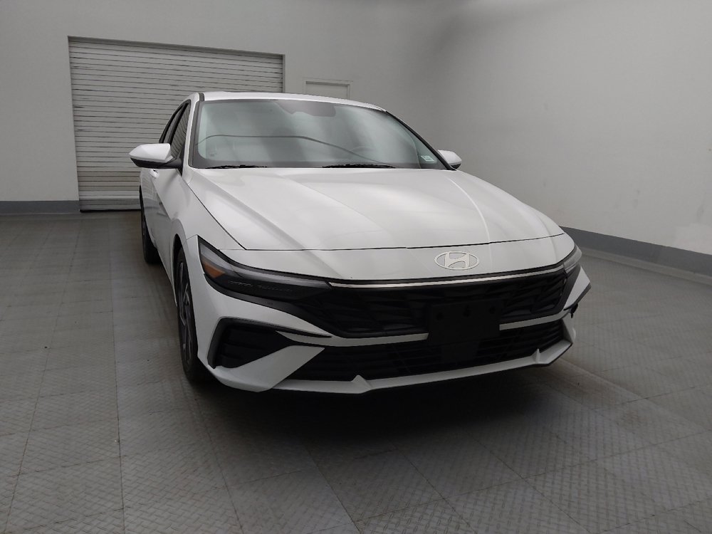 Used 2025 Hyundai Elantra SEL FWD image 14