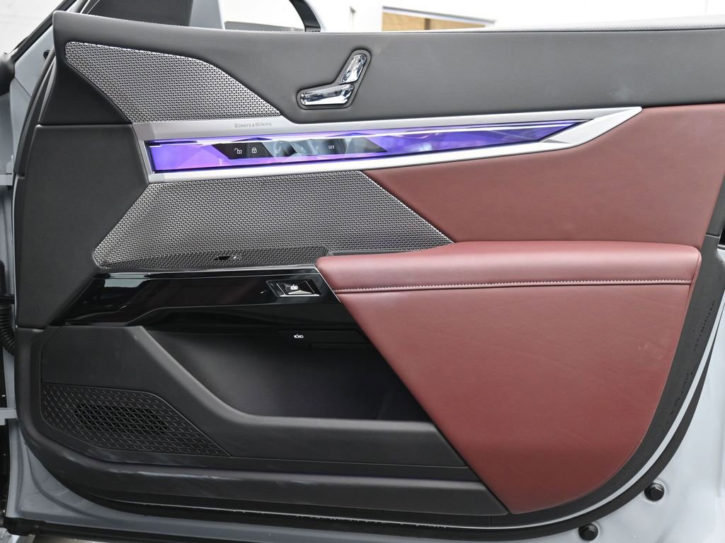 Used 2023 BMW 760i xDrive image 26