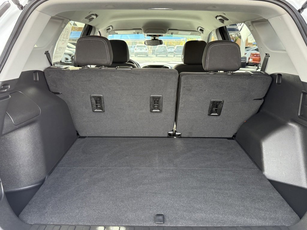 Used 2023 GMC Terrain SLE FWD image 24
