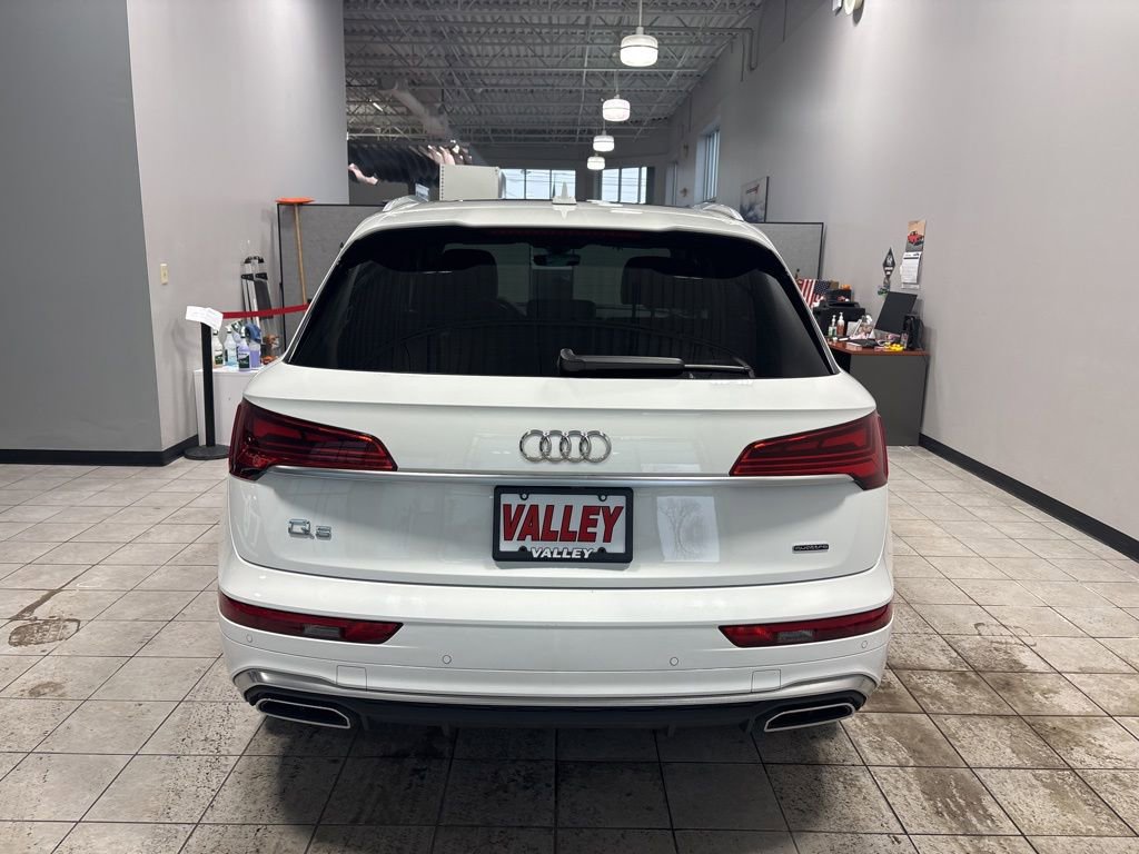 Used 2023 Audi Q5 2.0T Premium w/ Convenience Package AWD/4WD image 9