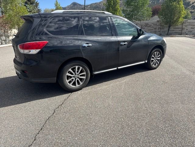 Used 2016 Nissan Pathfinder SV w/ Trailer Tow Package AWD/4WD image 7