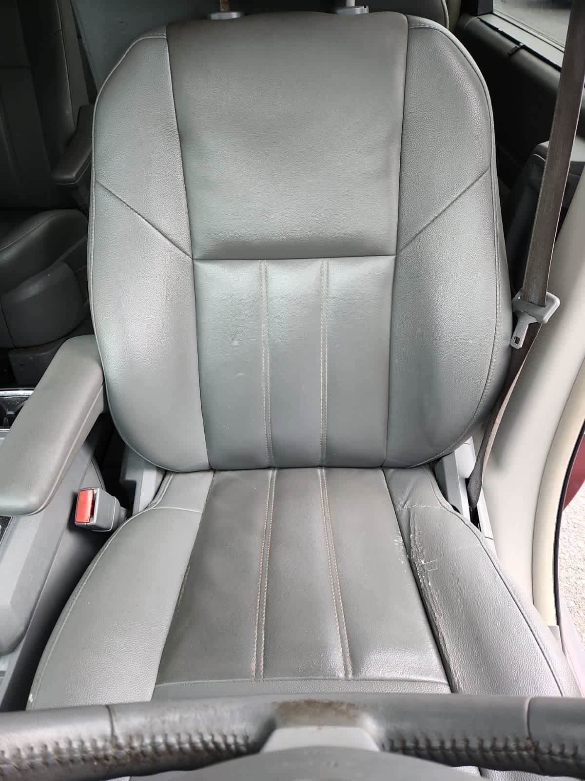 Used 2008 Chrysler Town & Country Touring FWD image 14