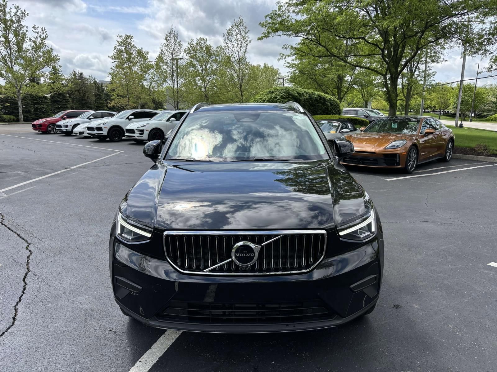 New 2025 Volvo XC40 B5 Core w/ Protection Package Premier AWD/4WD image 2