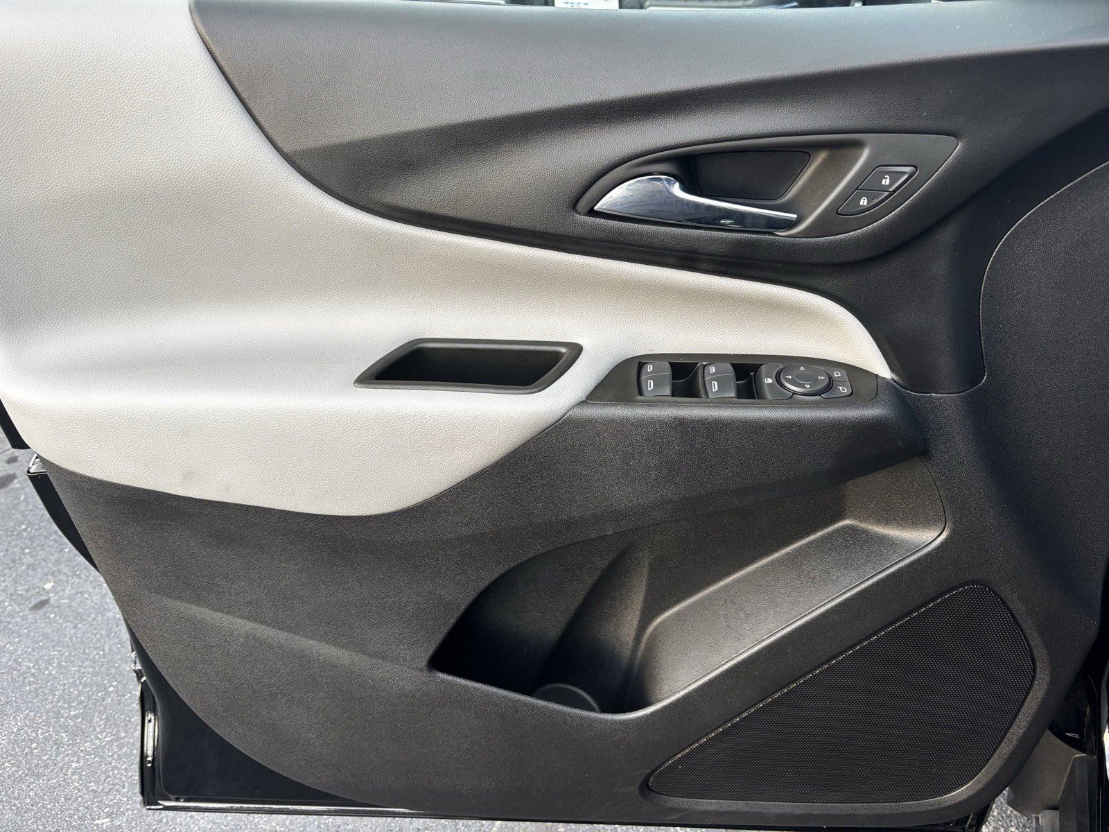 Used 2023 Chevrolet Equinox LS image 16