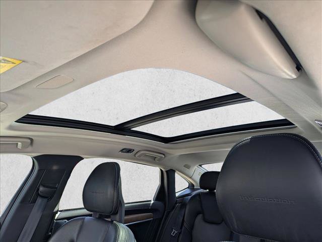 Used 2018 Volvo S90 T8 Inscription w/ Convenience Package AWD/4WD image 16