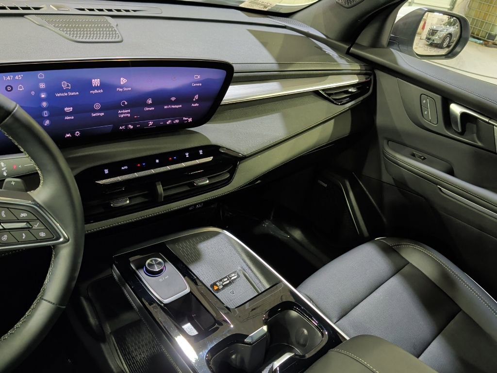 Certified 2025 Buick Enclave Preferred image 18