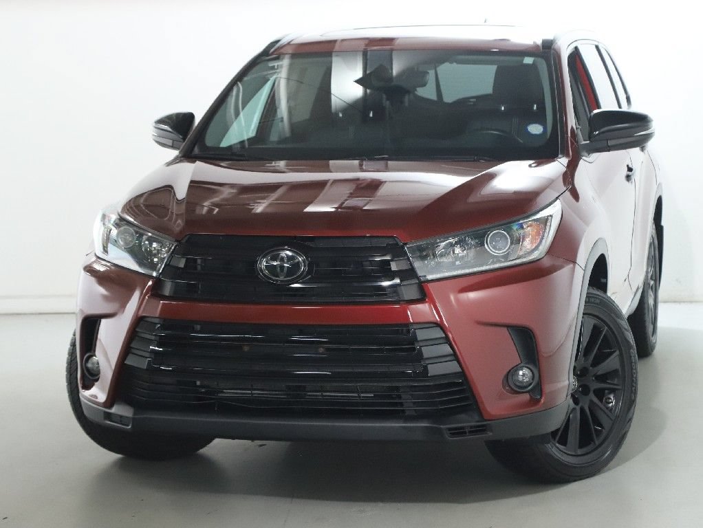 Used 2019 Toyota Highlander SE w/ Nightshade Edition AWD/4WD image 2