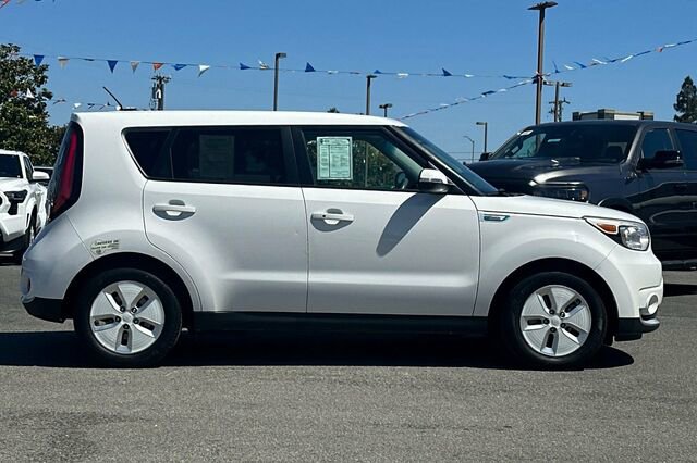 Used 2015 Kia Soul EV image 3