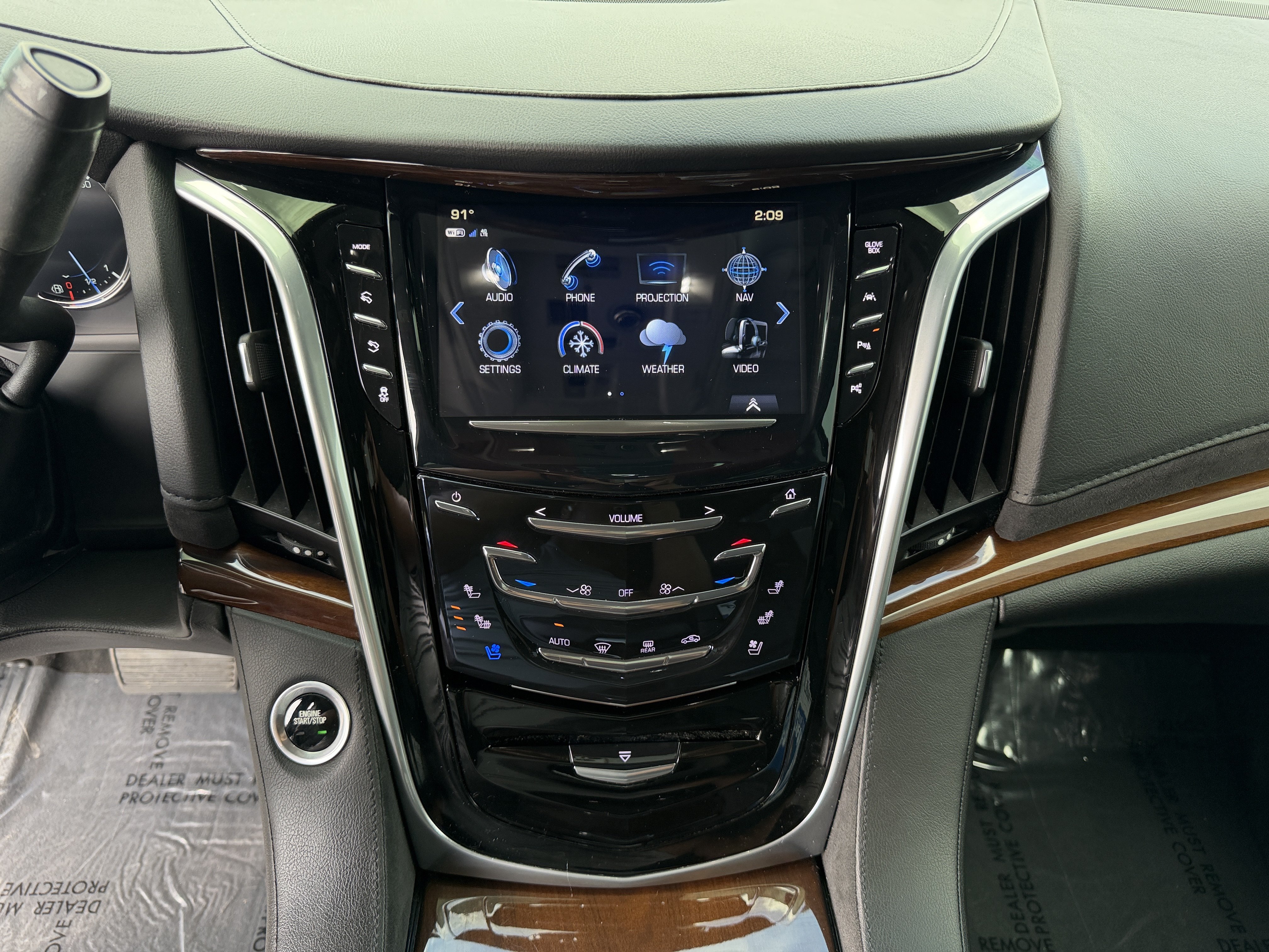 Used 2020 Cadillac Escalade ESV Premium Luxury AWD/4WD image 26