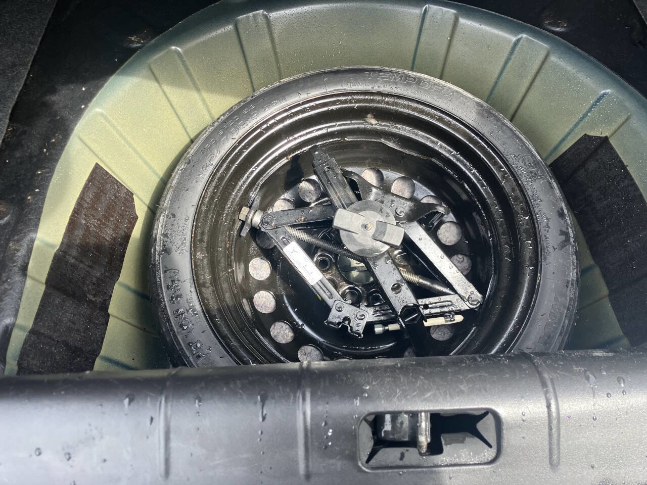 Used 2009 Pontiac G6 Sedan w/ Sun And Sound Package image 34