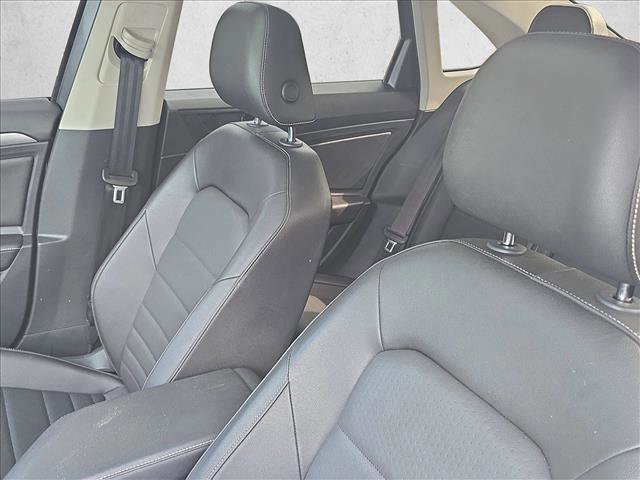 Used 2022 Volkswagen Jetta SE w/ Panoramic Sunroof Package FWD image 17