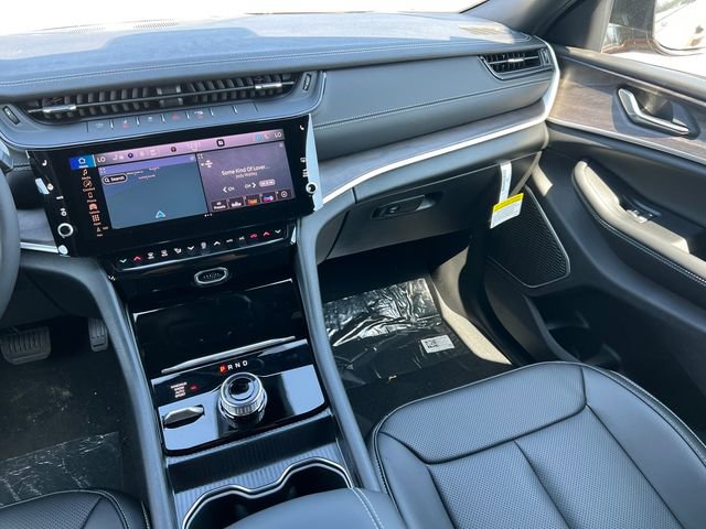 New 2026 Jeep Grand Cherokee Limited w/ Luxury Tech Group II AWD/4WD image 32
