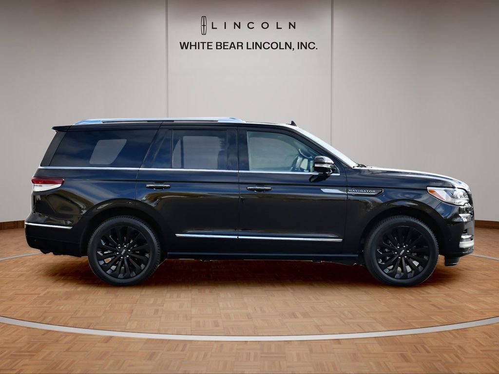 Used 2024 Lincoln Navigator Reserve AWD/4WD image 4