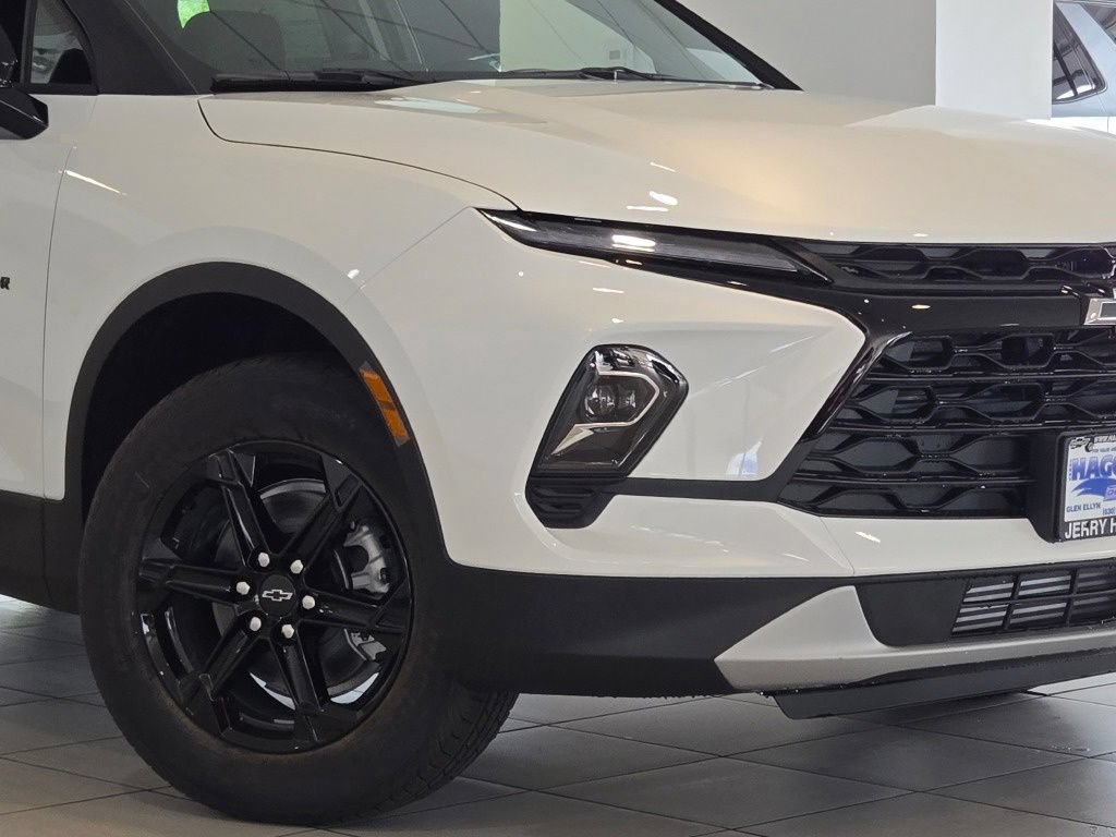New 2026 Chevrolet Blazer LT w/ Midnight/Sport Edition FWD image 2
