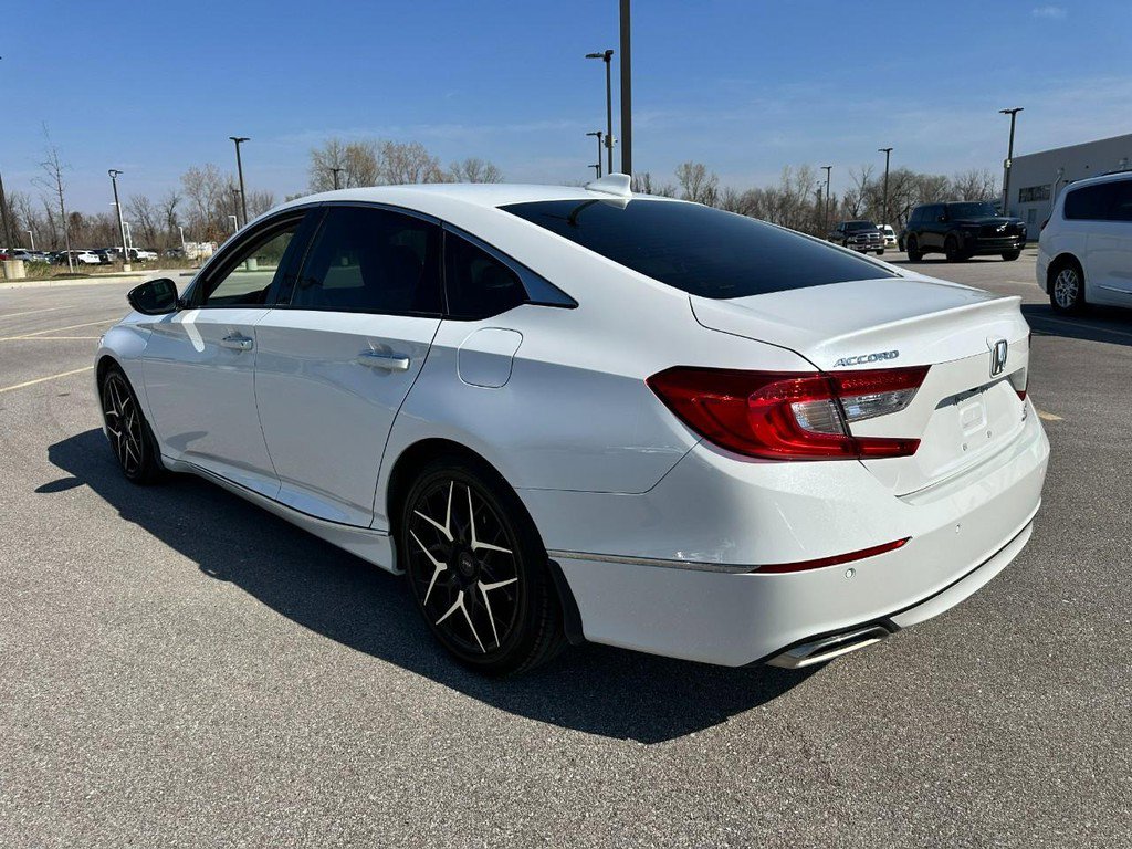 Used 2021 Honda Accord Touring video 3