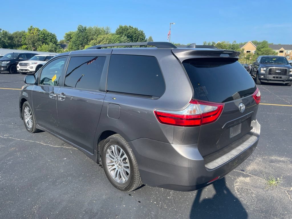Used 2018 Toyota Sienna XLE FWD image 7