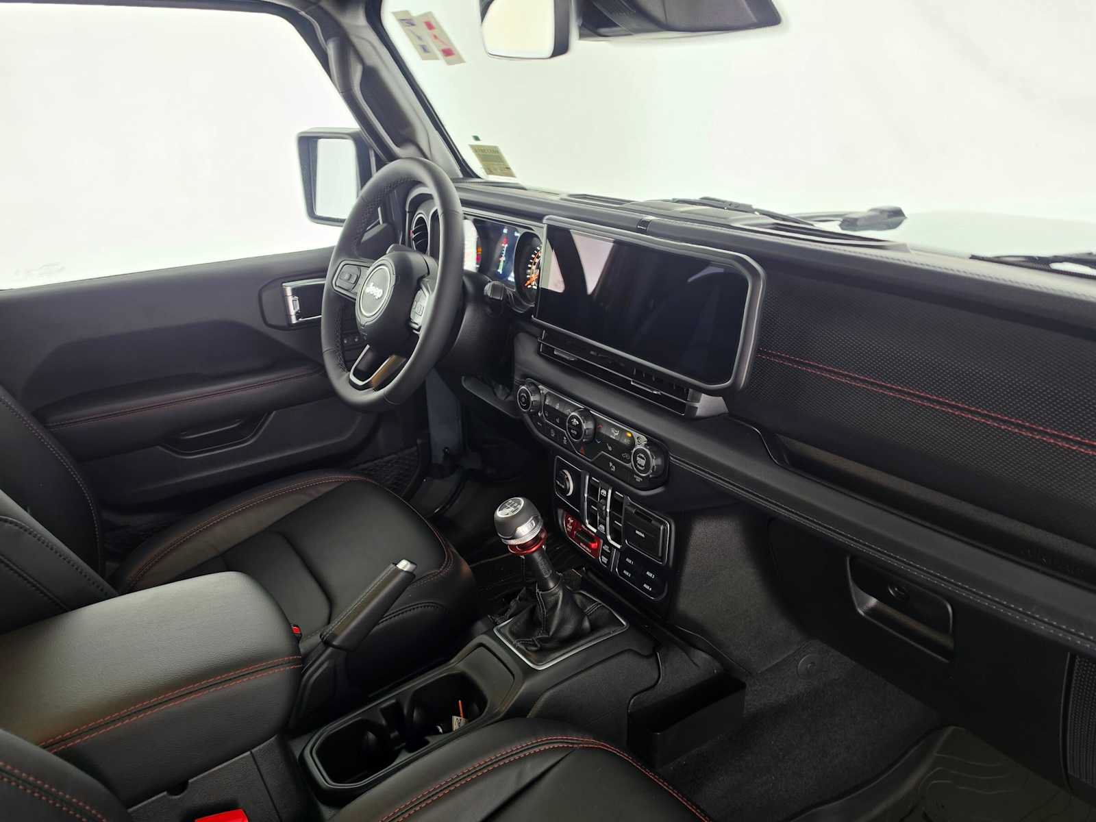 Used 2025 Jeep Wrangler Unlimited Rubicon AWD/4WD image 11