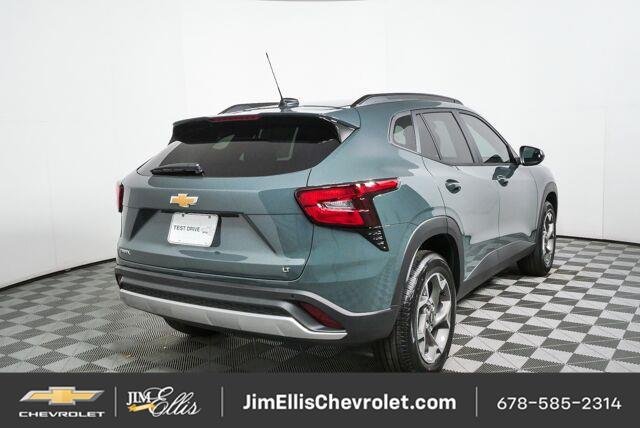 New 2026 Chevrolet Trax LT w/ Sunroof Package FWD image 3