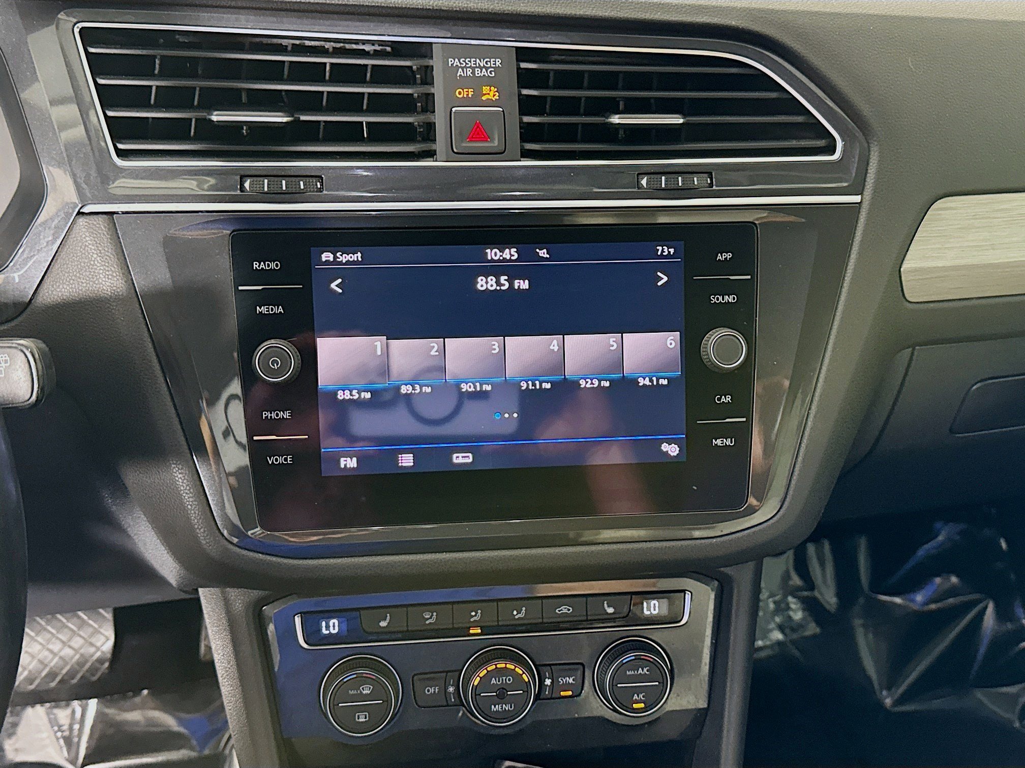 Used 2018 Volkswagen Tiguan SEL AWD/4WD image 18
