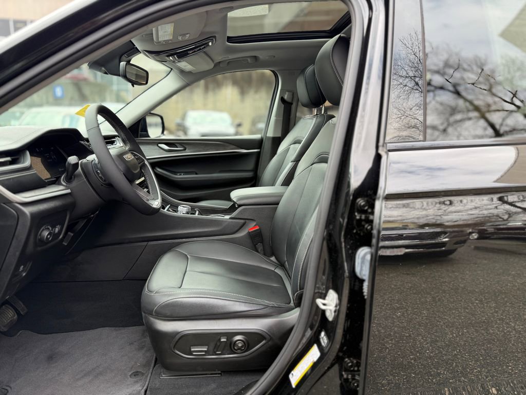 Used 2023 Jeep Grand Cherokee L Limited image 13