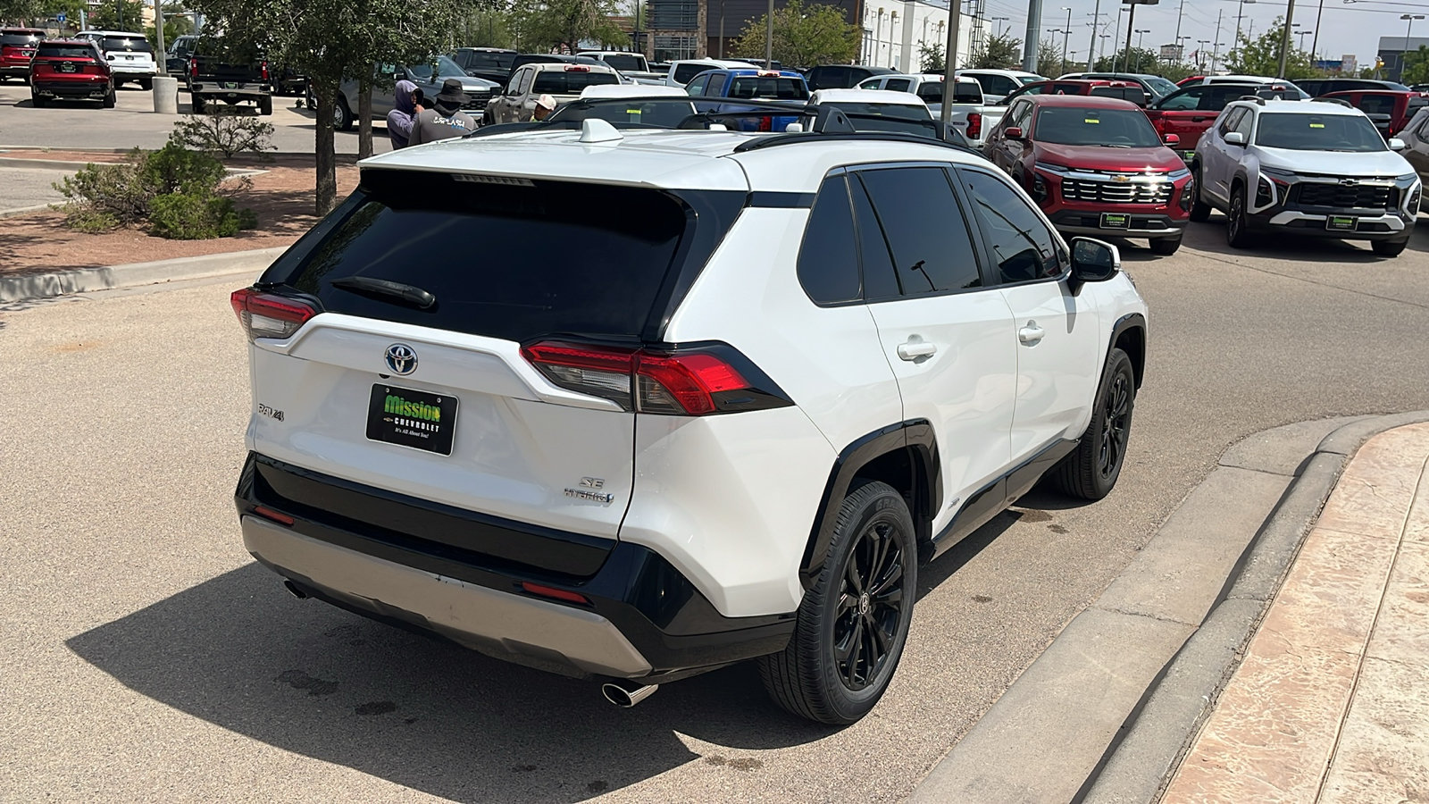 Used 2023 Toyota RAV4 SE w/ Convenience Package AWD/4WD image 8