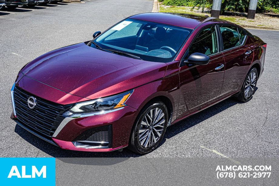 Used 2025 Nissan Altima 2.5 SV FWD image 14
