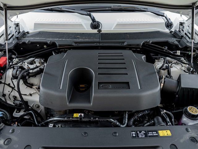New 2026 Land Rover Defender 110 X-Dynamic SE image 32