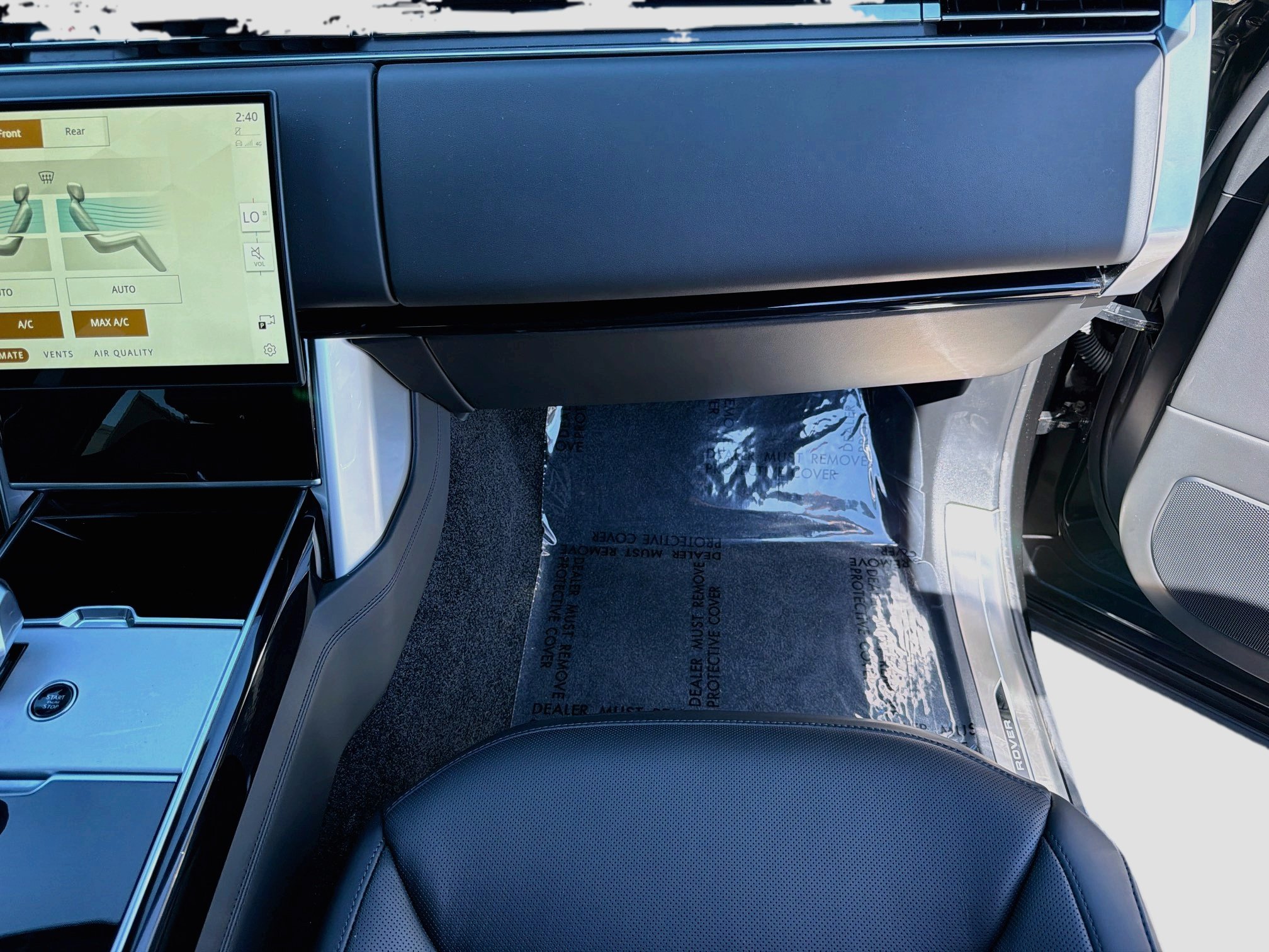 New 2026 Land Rover Range Rover Long Wheelbase SE AWD/4WD image 18