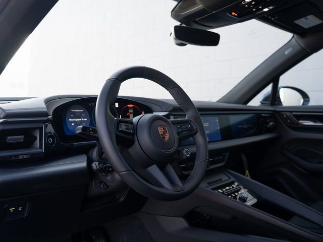 New 2026 Porsche Macan 4 Electric image 4