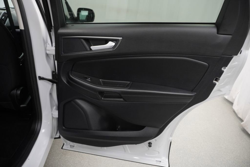Used 2020 Ford Edge SE image 44