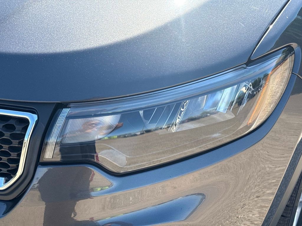 Used 2023 Jeep Compass Sport image 9