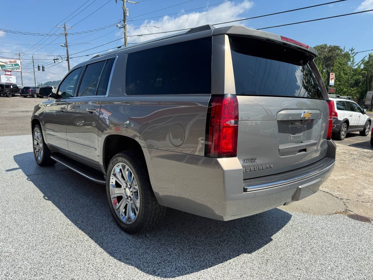 Used 2017 Chevrolet Suburban Premier AWD/4WD image 10