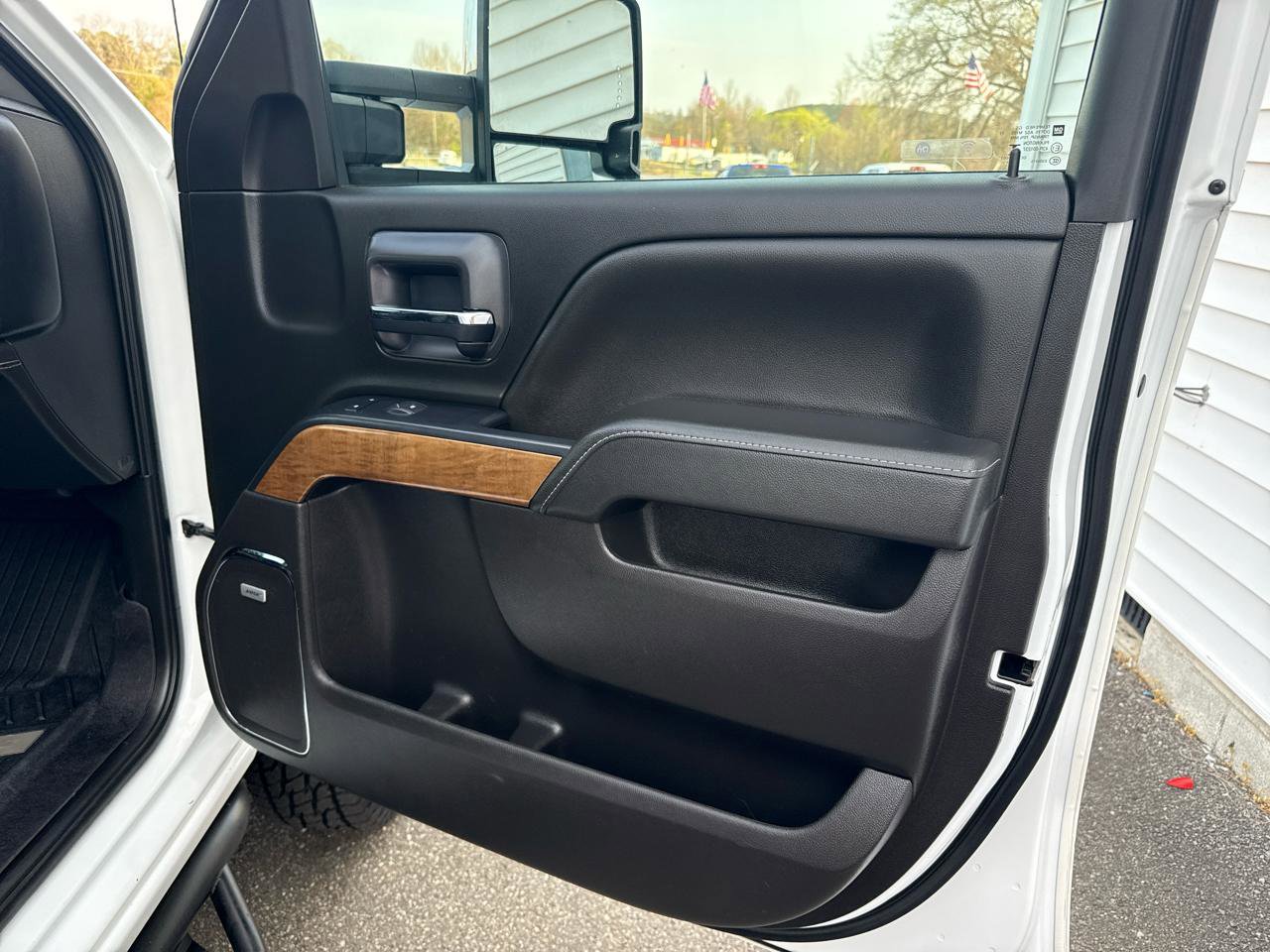 Used 2019 Chevrolet Silverado 2500 LTZ w/ Duramax Plus Package AWD/4WD image 18