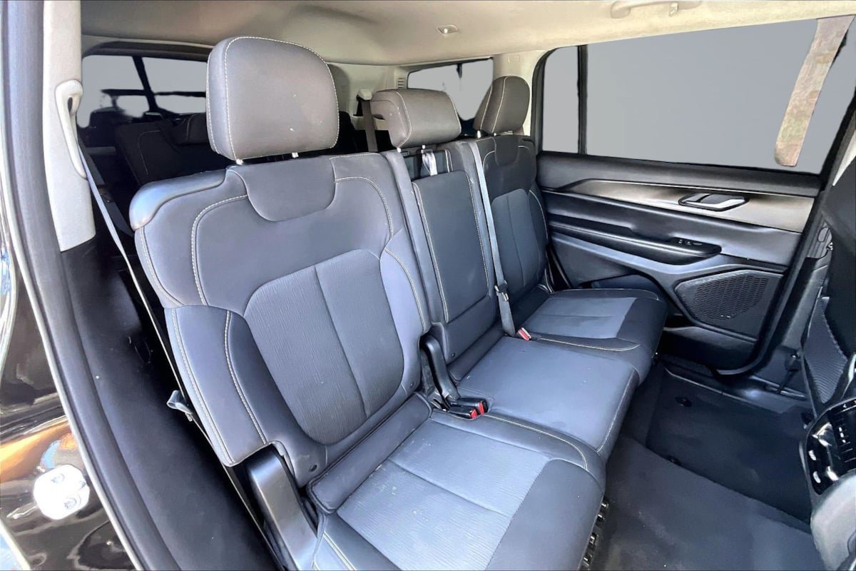 Used 2023 Jeep Grand Cherokee L Laredo w/ Luxury Tech Group I RWD image 27