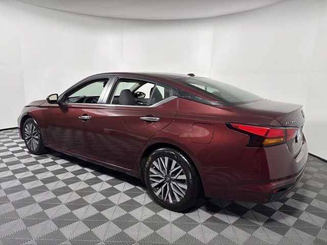Used 2024 Nissan Altima 2.5 SV FWD image 5