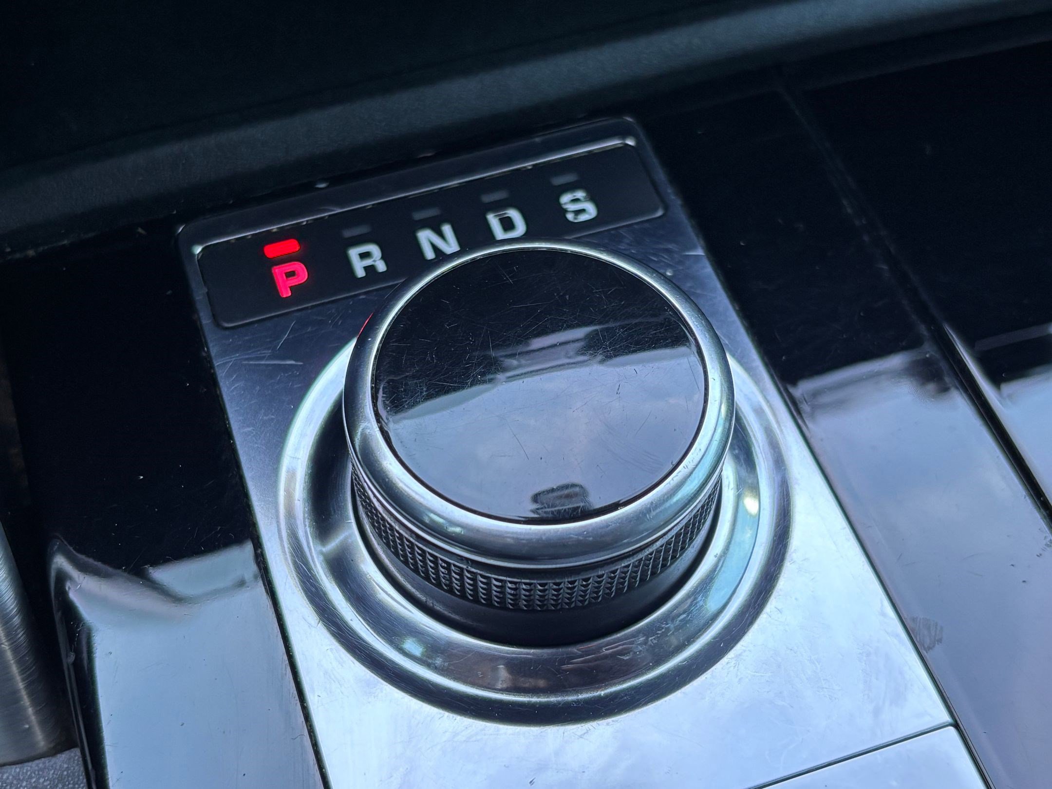 Used 2017 Land Rover Discovery HSE image 27