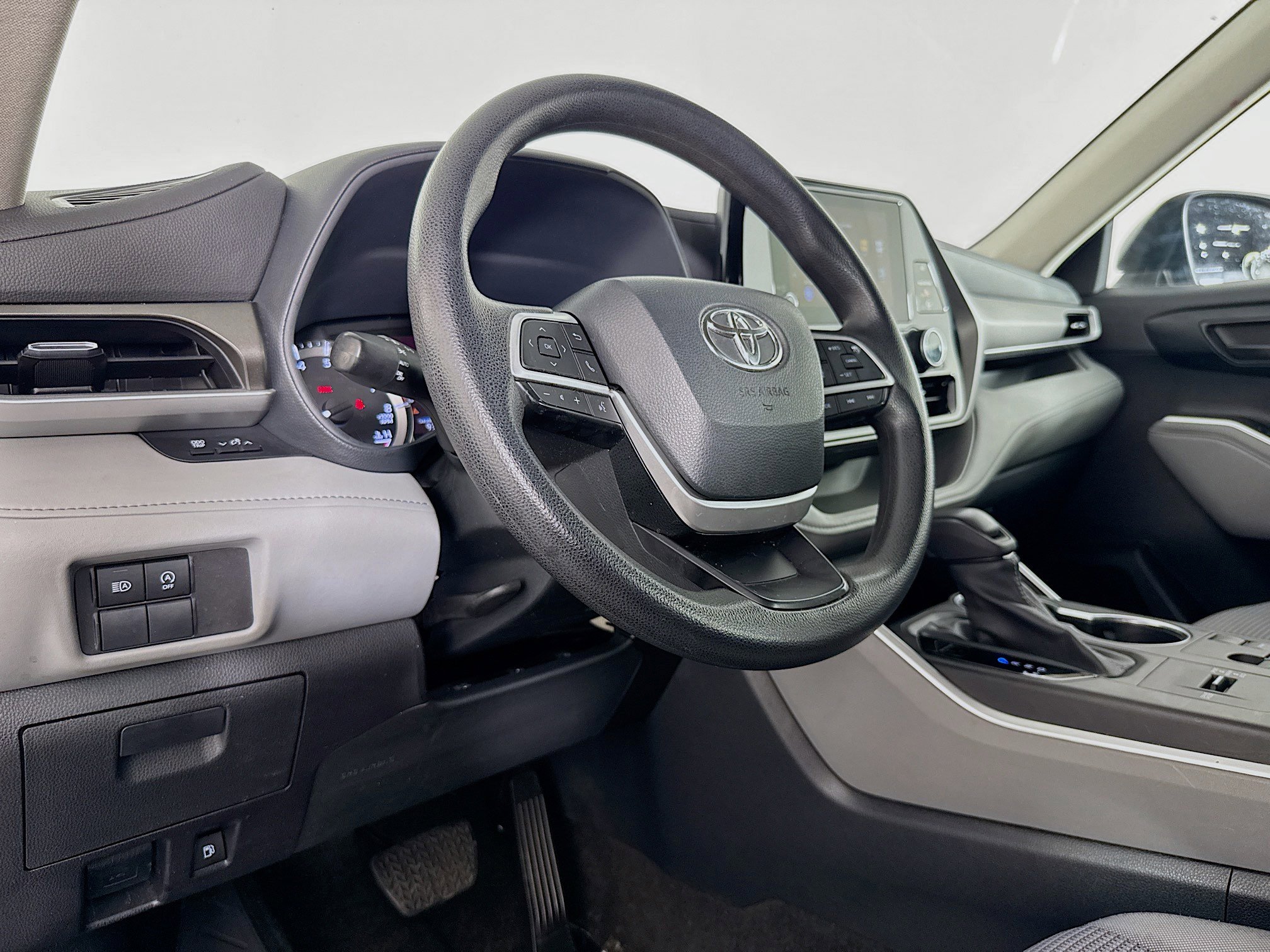 Used 2023 Toyota Highlander L image 22