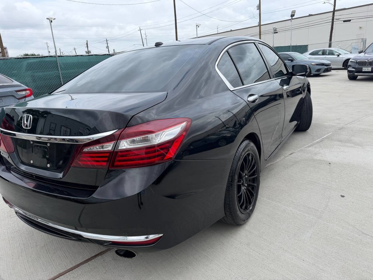 Used 2017 Honda Accord EX image 6