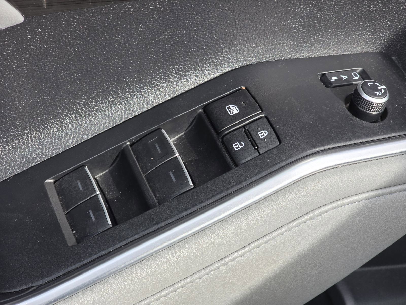 Used 2023 Toyota Highlander L image 23