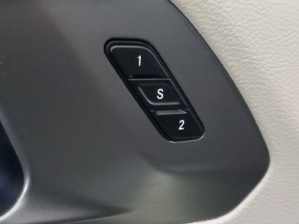 Used 2024 Chrysler Pacifica Touring-L FWD image 15