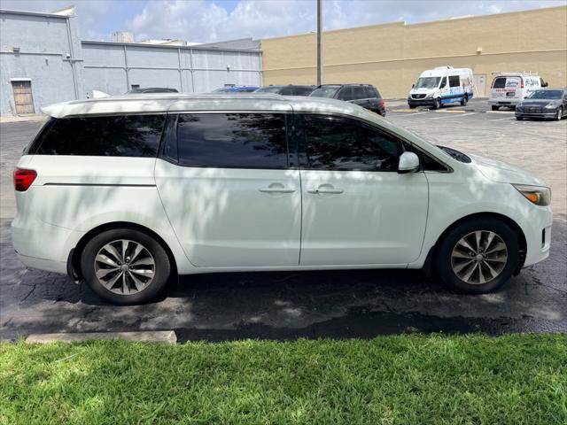 Used 2017 Kia Sedona SX FWD image 12