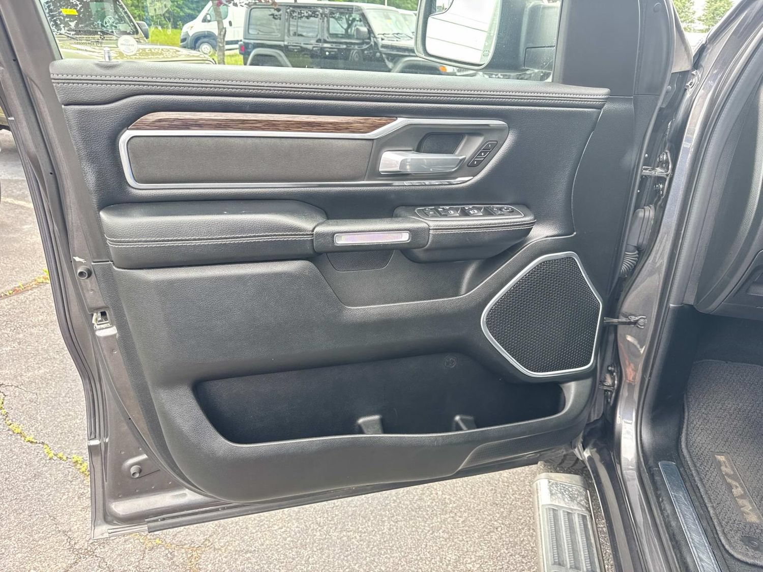 Used 2019 RAM 1500 Laramie w/ Off Road Group AWD/4WD image 33