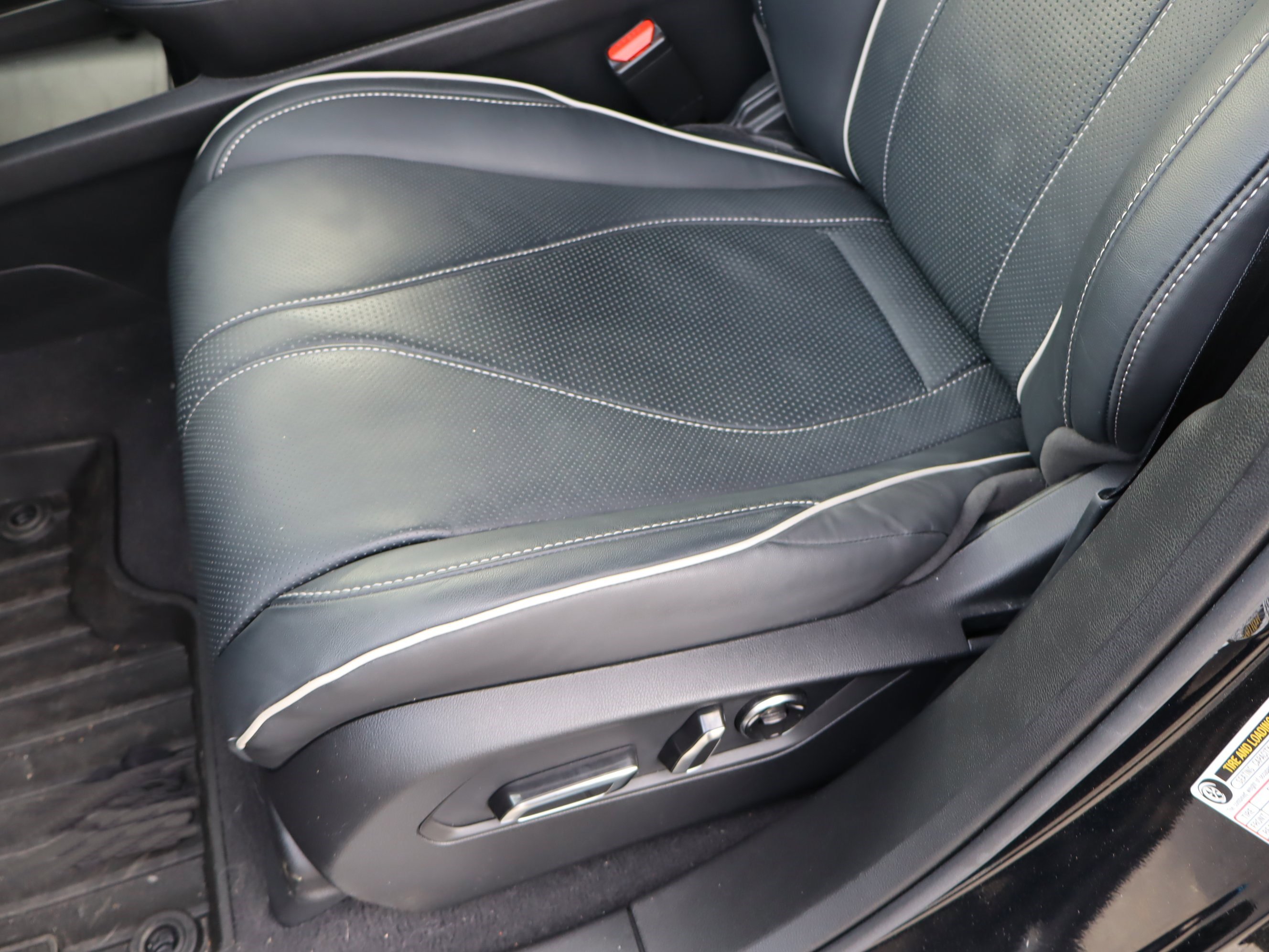 Used 2025 Acura RDX SH-AWD w/ Advance Package image 17