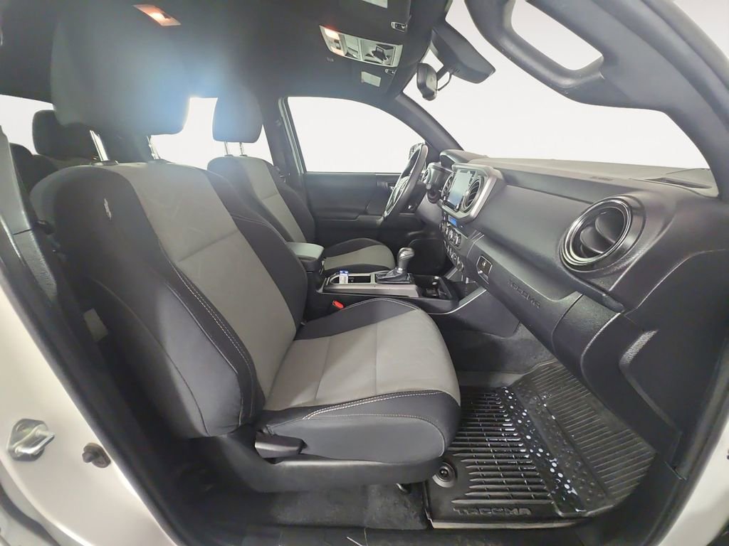Used 2022 Toyota Tacoma TRD Off-Road w/ Technology Package AWD/4WD image 15