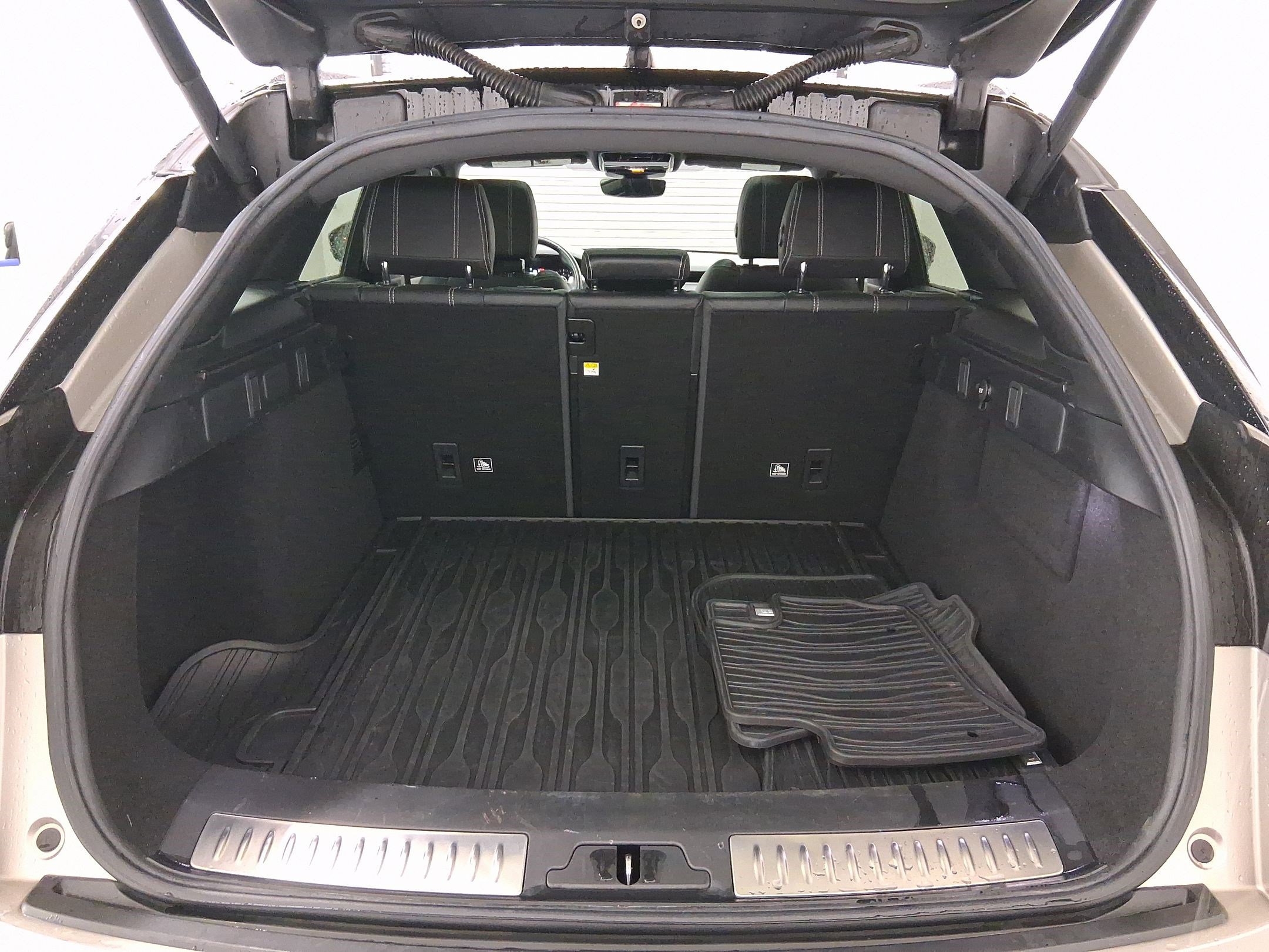 Used 2020 Land Rover Range Rover Velar R-Dynamic S image 30