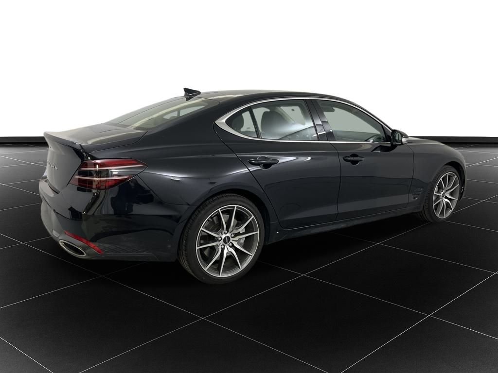 Used 2025 Genesis G70 2.5T image 5