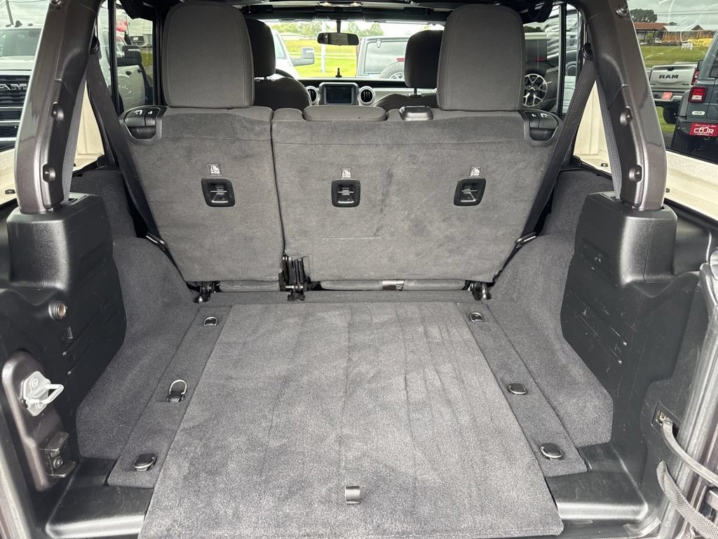 Used 2020 Jeep Wrangler Unlimited Sahara AWD/4WD image 8